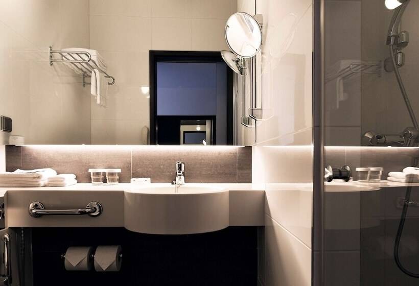 标准间带双人床, Hilton Helsinki Kalastajatorppa