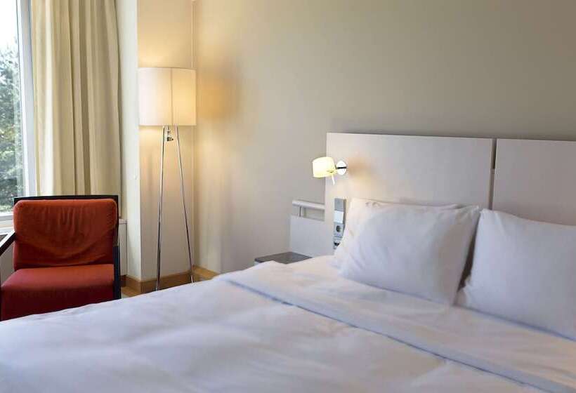 Номер Стандарт Двуспальная Кровать, Hilton Helsinki Kalastajatorppa