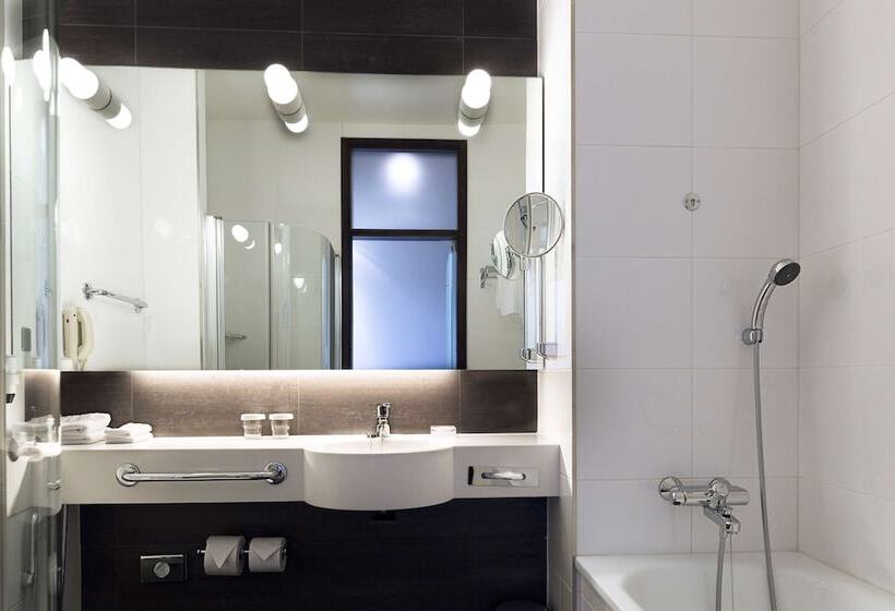 家庭间, Hilton Helsinki Kalastajatorppa