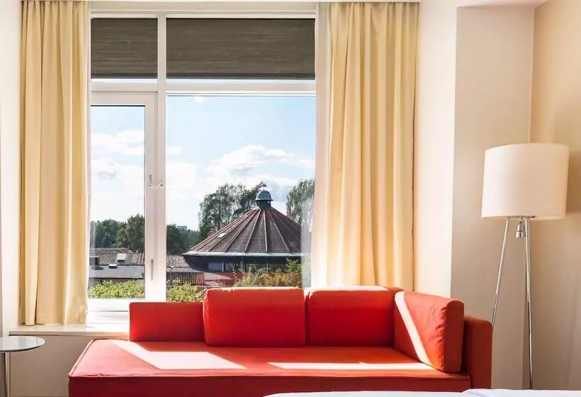 Perhehuone, Hilton Helsinki Kalastajatorppa