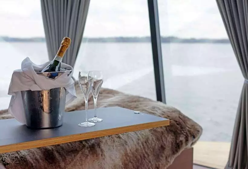 Deluxe-huone, Hilton Helsinki Kalastajatorppa