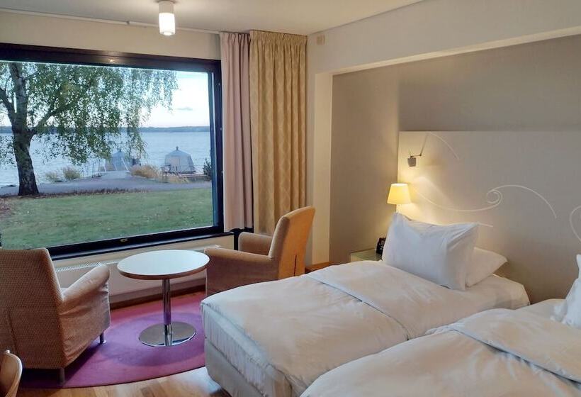 Номер Deluxe, Hilton Helsinki Kalastajatorppa