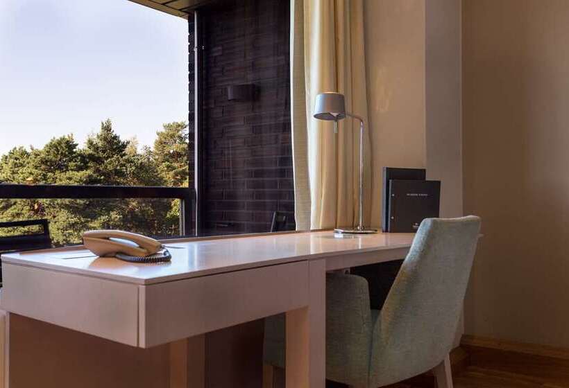 带大床的标准间, Hilton Helsinki Kalastajatorppa