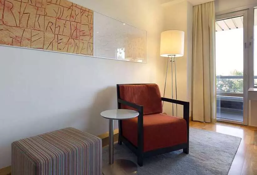 Standard-huone King-vuode, Hilton Helsinki Kalastajatorppa