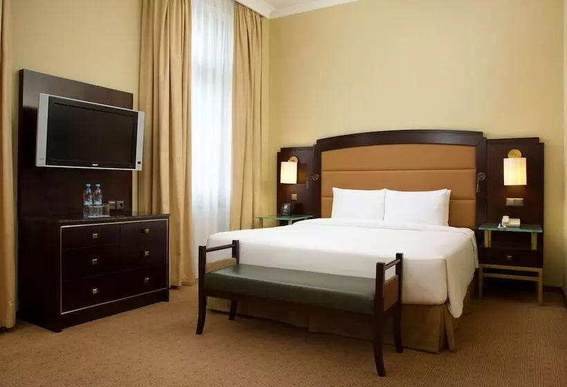 キングサイズベッドのデラックスルーム, Hilton Moscow Leningradskaya