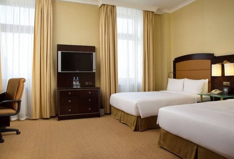 Номер Deluxe, Hilton Moscow Leningradskaya