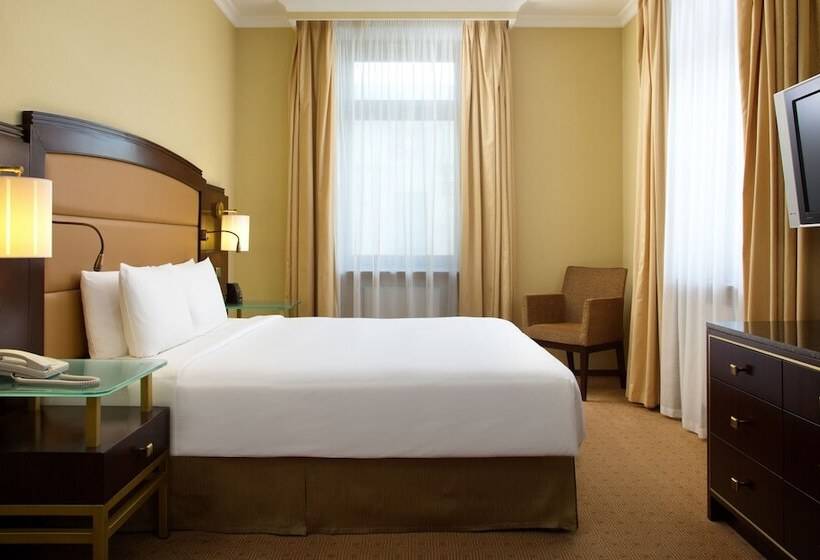 اتاق اجرایی, Hilton Moscow Leningradskaya