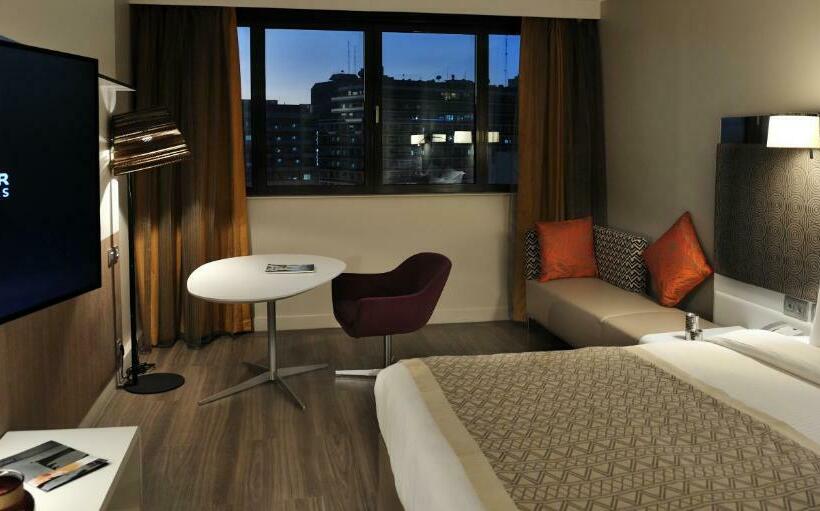 带城市景观的高级房间, Pullman Dakar Teranga