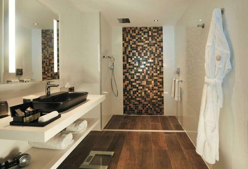 带大床的豪华间, Pullman Dakar Teranga