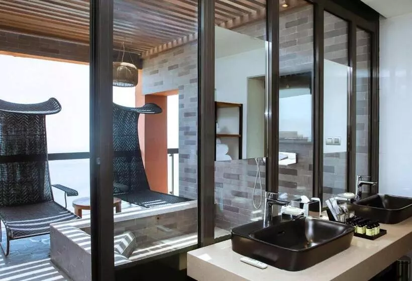 سوئیت پرزیدنت, Pullman Dakar Teranga