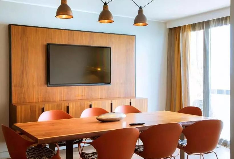 سوئیت پرزیدنت, Pullman Dakar Teranga