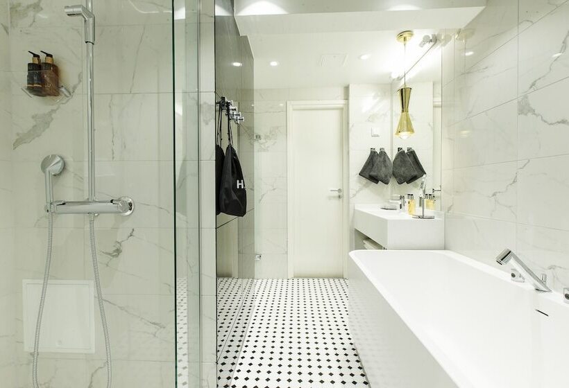 Полулюкс, Quality Hotel Sveitsi