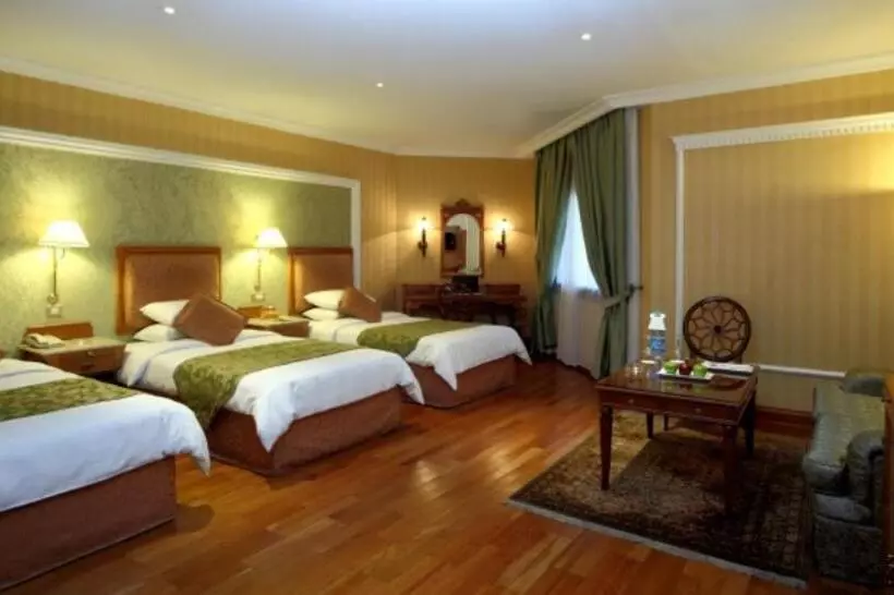 اتاق استاندارد چهار تخته, The Oberoi Madina المدينة أوبروي