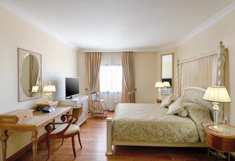 סוויטת ג'וניור םע נוף, The Oberoi Madina المدينة أوبروي