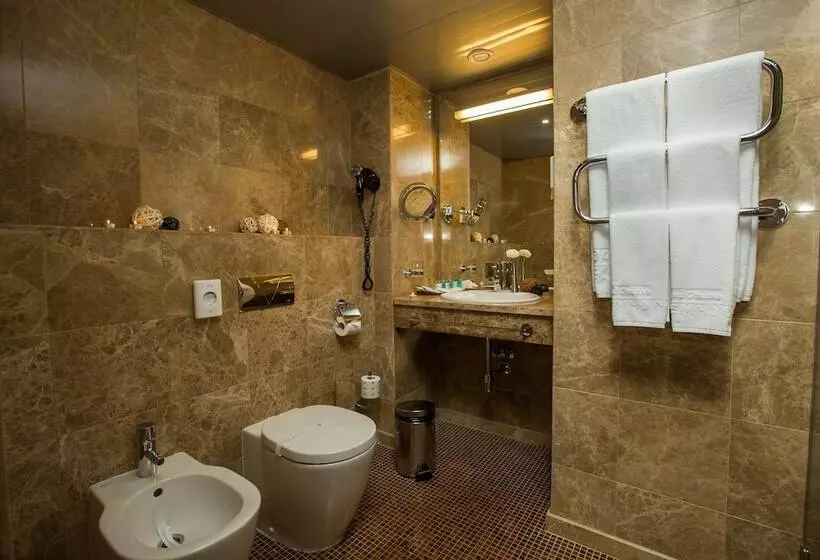 سوئیت پریمیوم, Grand Hotel Zhemchuzhina