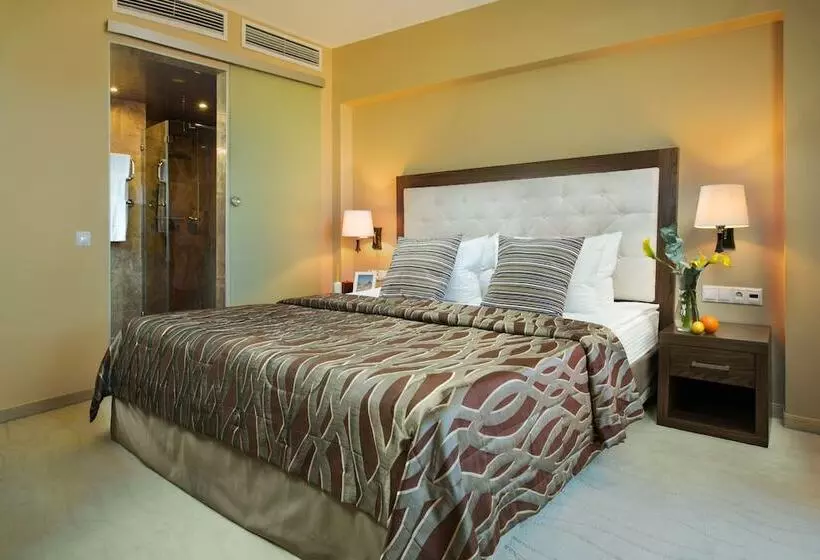 سوئیت پریمیوم, Grand Hotel Zhemchuzhina