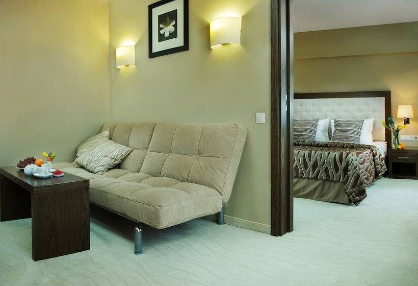 سوئیت پریمیوم, Grand Hotel Zhemchuzhina