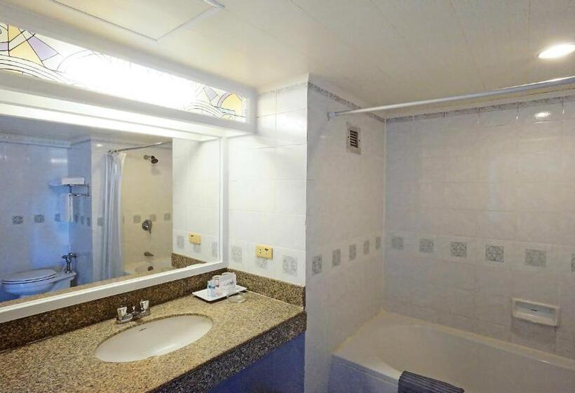 اتاق لوکس با چشمانداز دریا, Pattaya Park Beach Resort