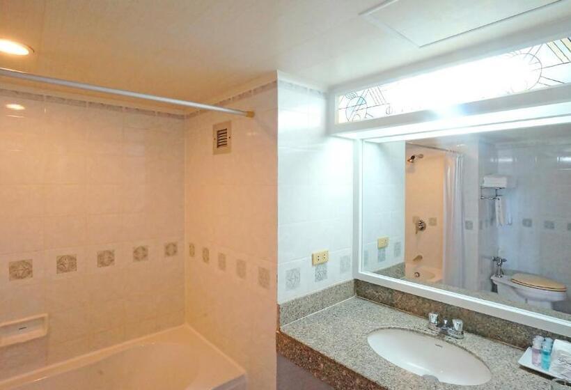 اتاق لوکس با چشمانداز دریا, Pattaya Park Beach Resort