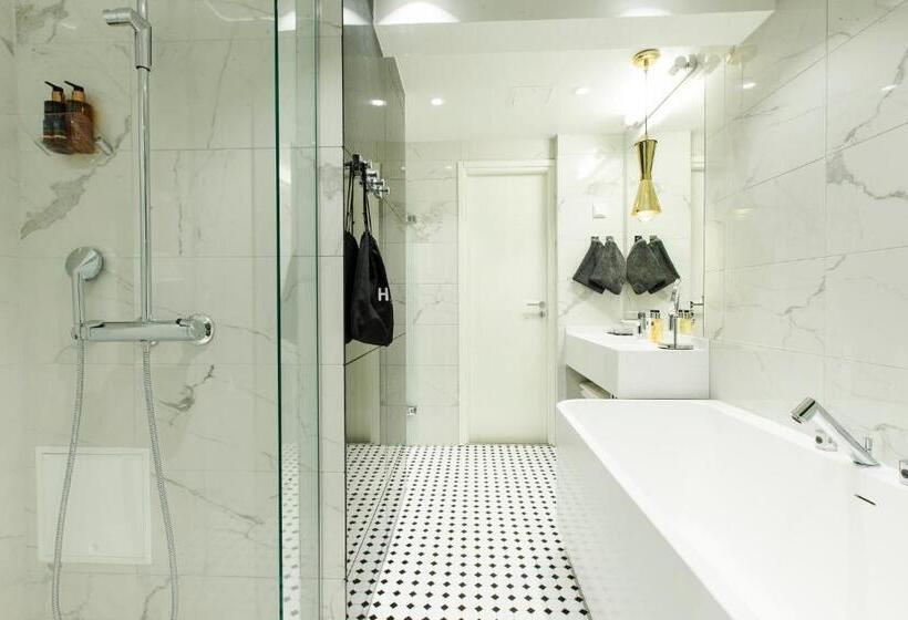 Полулюкс, Quality Hotel Sveitsi