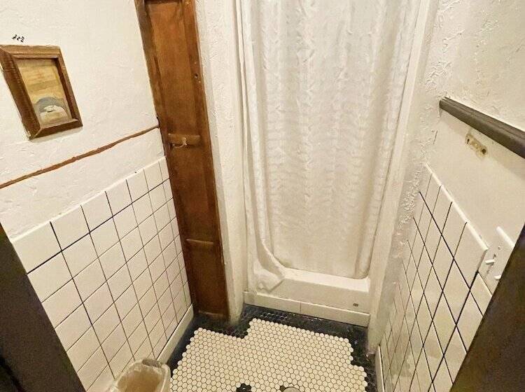 غرفة إقتصادية حمام مشترك, Alaskan Hotel And Bar