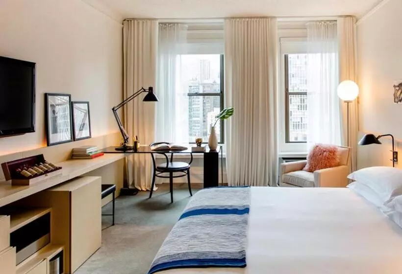 اتاق لوکس با تخت بزرگ, The Chicago Hotel Collection Ambassador Gold Coast