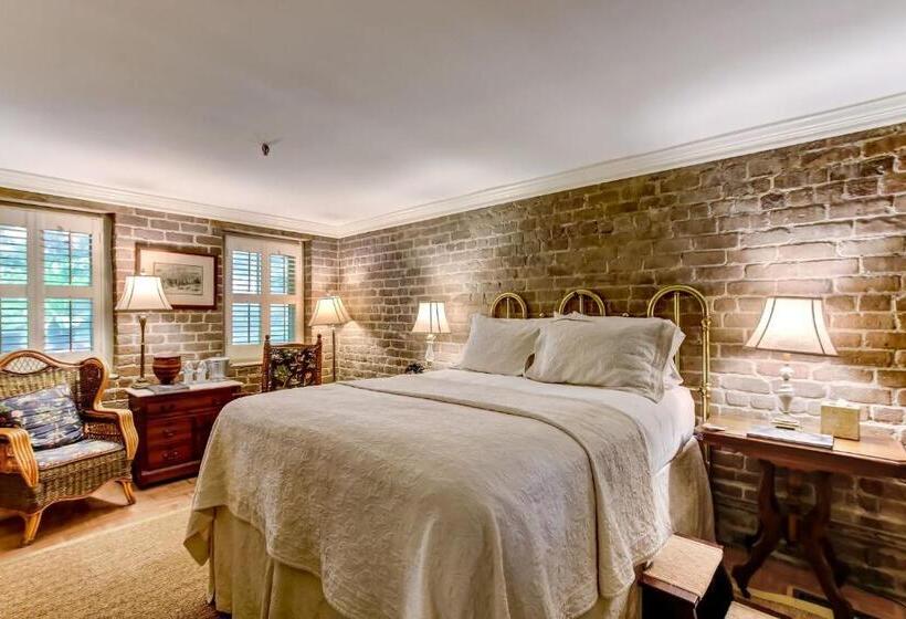 标准间, Ballastone Inn