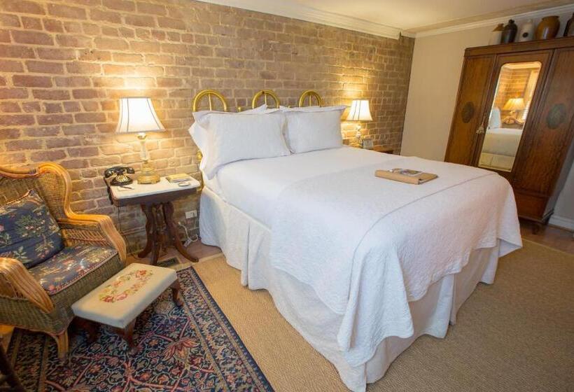 标准间, Ballastone Inn