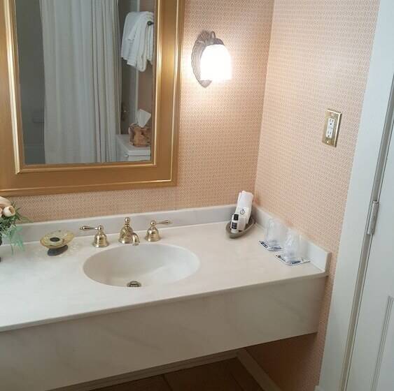 标准间, Ballastone Inn