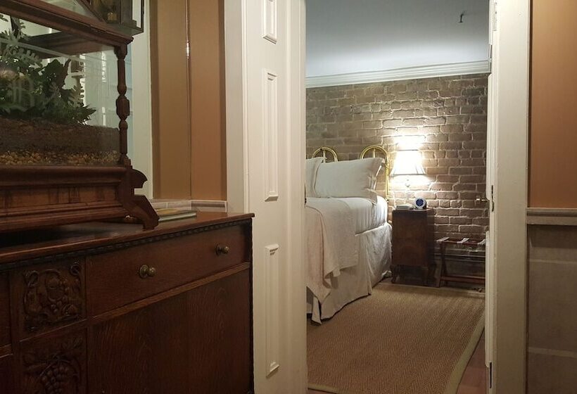 标准间, Ballastone Inn