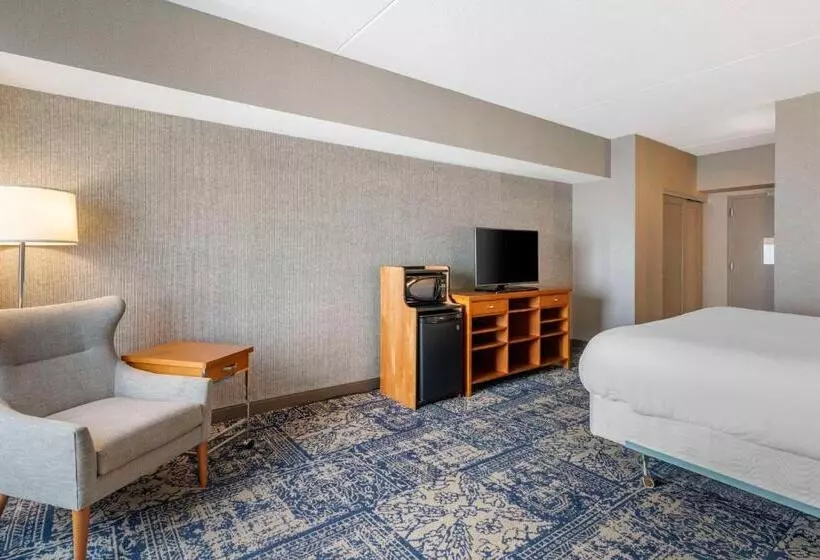 اتاق استاندارد با تخت بزرگ برای معلولان, Bangor Aviator Hotel Bw Premier Collection