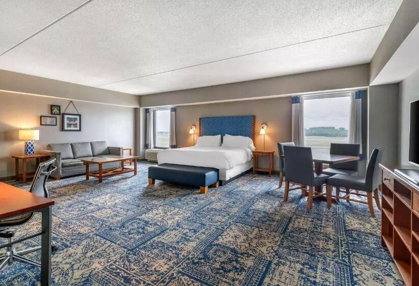 سوئیت با تخت بزرگ, Bangor Aviator Hotel Bw Premier Collection