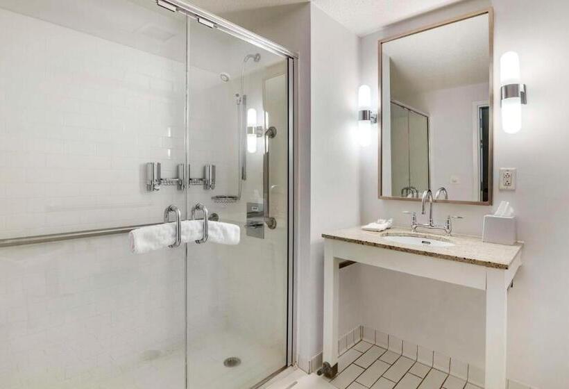 Номер Стандарт Кровать Кинг Адаптированный для Инвалидов, Bangor Aviator Hotel Bw Premier Collection