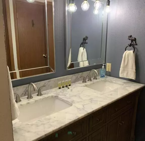 آپارتمان 1 خوابه همکف, Beaver Village Apartment