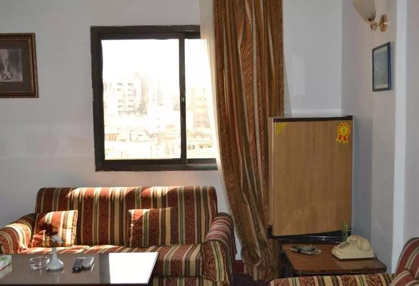 سوییت, Beirut Hotel Cairo