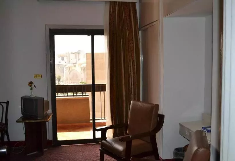 سوییت, Beirut Hotel Cairo