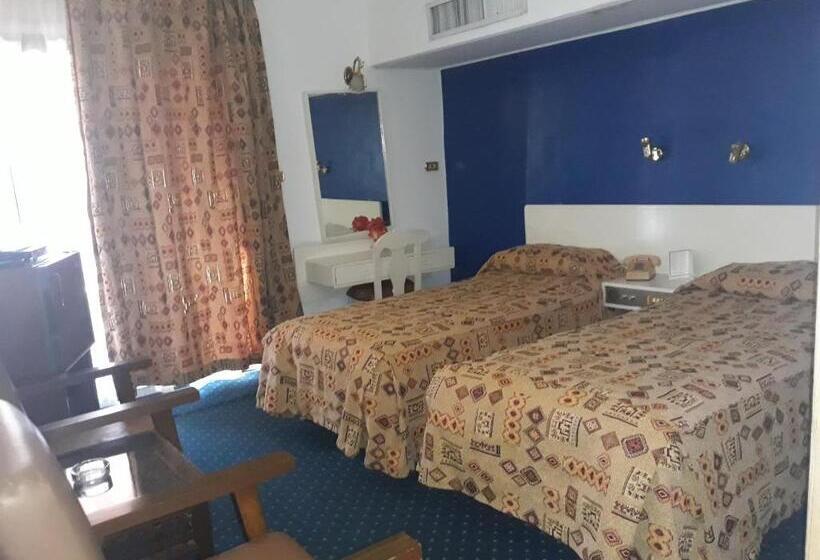 اتاق استاندارد سه نفره, Beirut Hotel Cairo