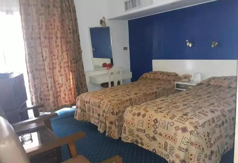 اتاق استاندارد سه نفره, Beirut Hotel Cairo