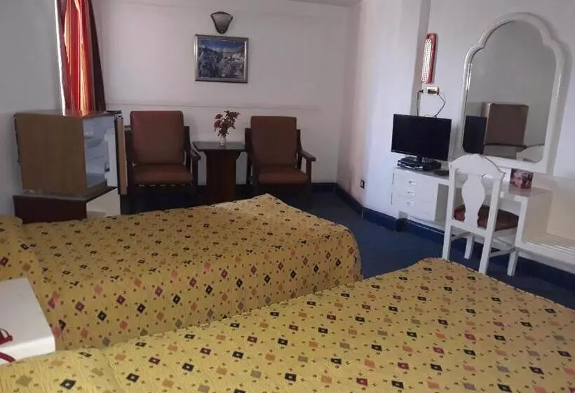 اتاق استاندارد سه نفره, Beirut Hotel Cairo