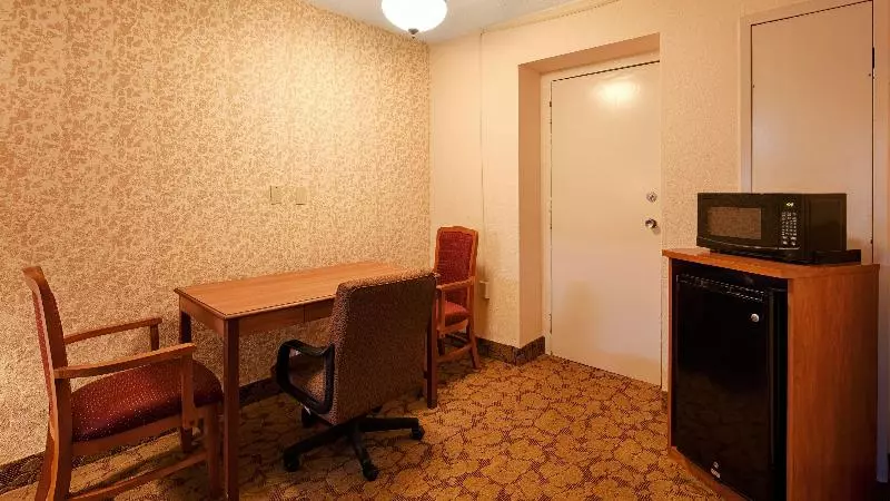 سوئیت با تخت بزرگ, Best Western Tulsa Airport