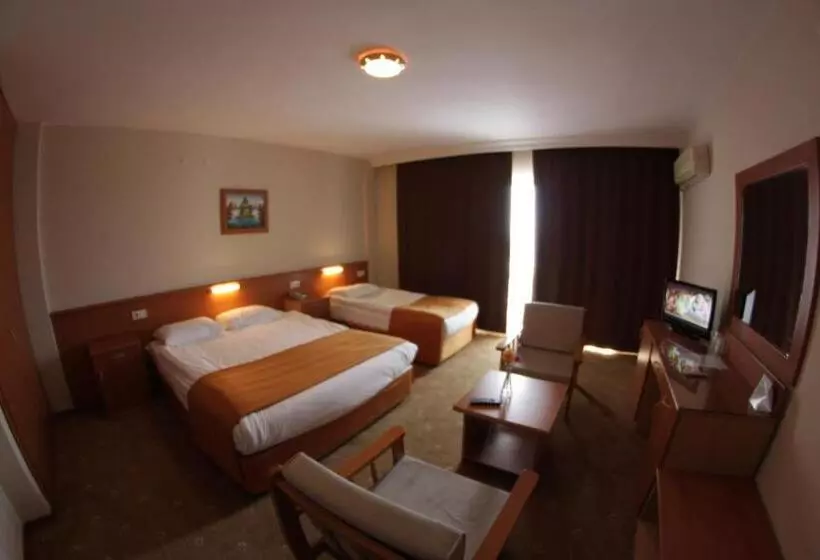 Standard Kolmen Hengen Huone, Billurcu