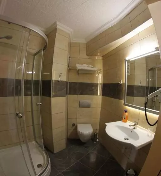 Standard Kolmen Hengen Huone, Billurcu