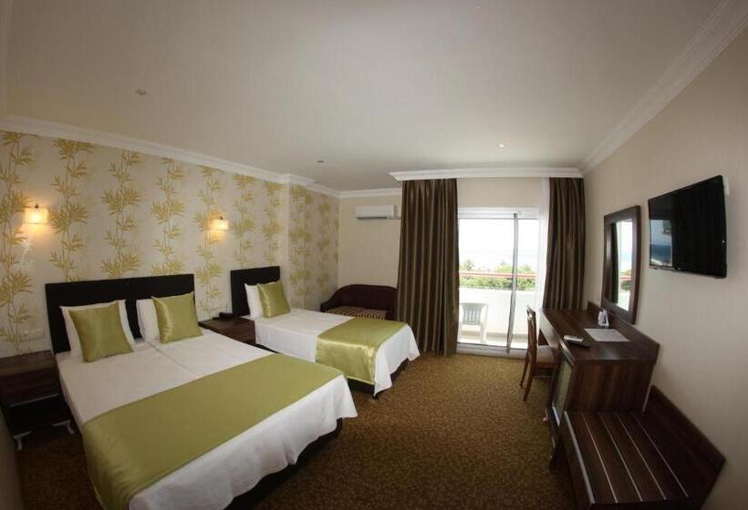 수피리어 트리플룸 바다 전망, Billurcu