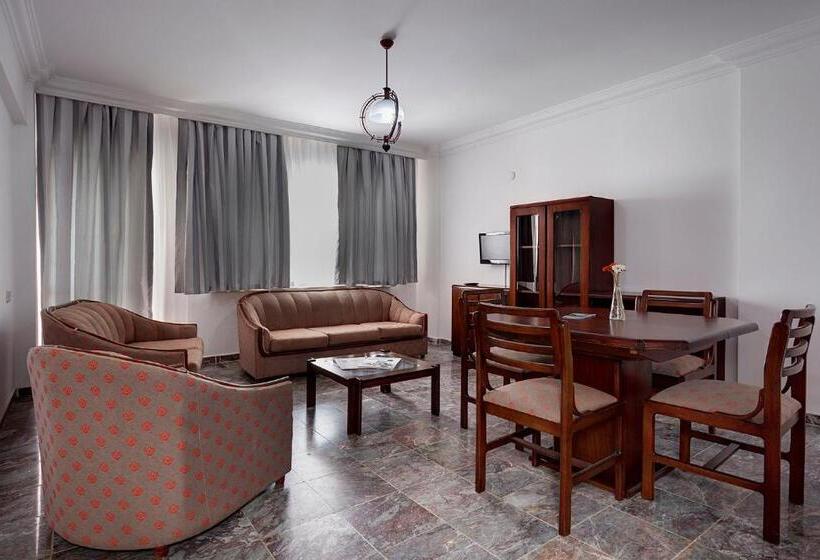 패밀리 룸, Billurcu