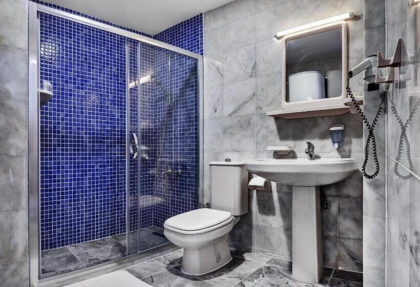 패밀리 룸, Billurcu