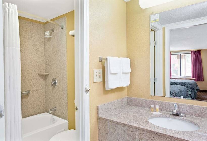 غرفه قياسيه سريرين مزدوجين, Days Inn By Wyndham Lawrenceville