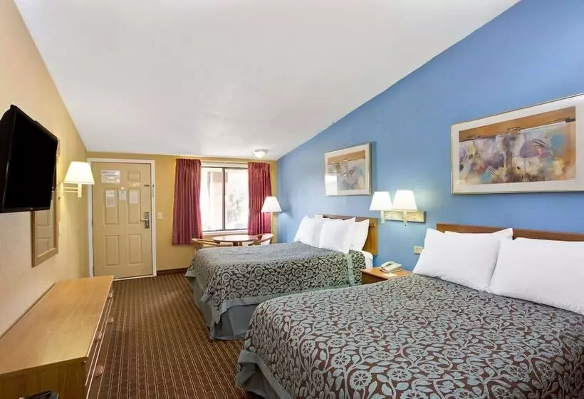 ２ダブルベッドのスタンダードルーム, Days Inn By Wyndham Lawrenceville