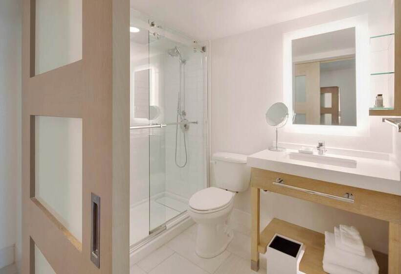 غرفة قياسية سرير مزدوج, Delta Hotels By Marriott Daytona Beach Oceanfront