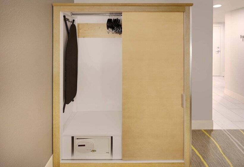 غرفة قياسية سرير مزدوج, Delta Hotels By Marriott Daytona Beach Oceanfront