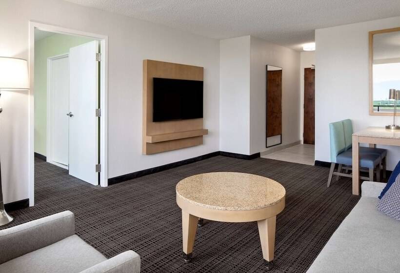 סוויטה מותאמת לאדם עם מוגבלויות, Embassy Suites By Hilton Tampa Airport Westshore